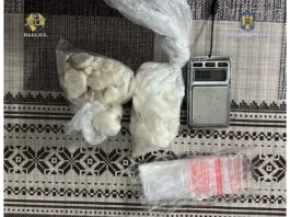 Persoanele ar fi procurat, depozitat și comercializat droguri de risc către consumatori din județul Bihor