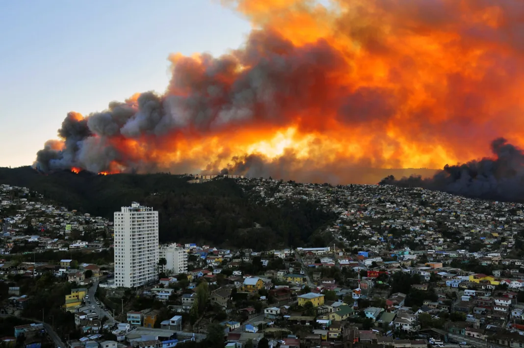 Zeci de morți în incendiile forestiere din Chile