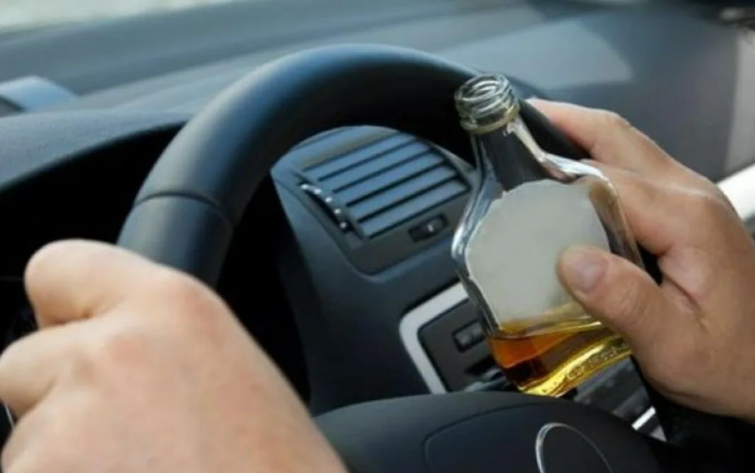 Şofer cu alcoolemie de de 2,36 mg/l alcool pur în aerul expirat, circulând pe contrasens
