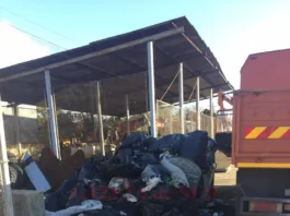 Se adună tone de gunoi an de an din vecinătatea drumurilor naționale