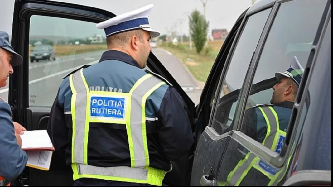 Home /Justitie /Arad: Şofer care îşi vopsise maşina pentru a semăna cu una de poliţie, sancţionat de adevăraţii poliţişti