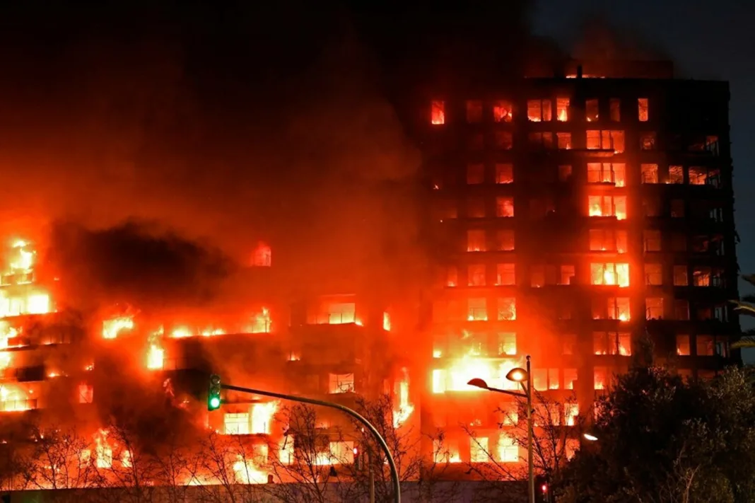 MAE: Nu sunt români printre victimele incendiului din Valencia