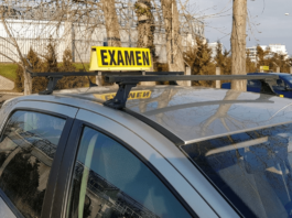 Poliţişti trimişi în judecată pentru luare de mită la examenul auto