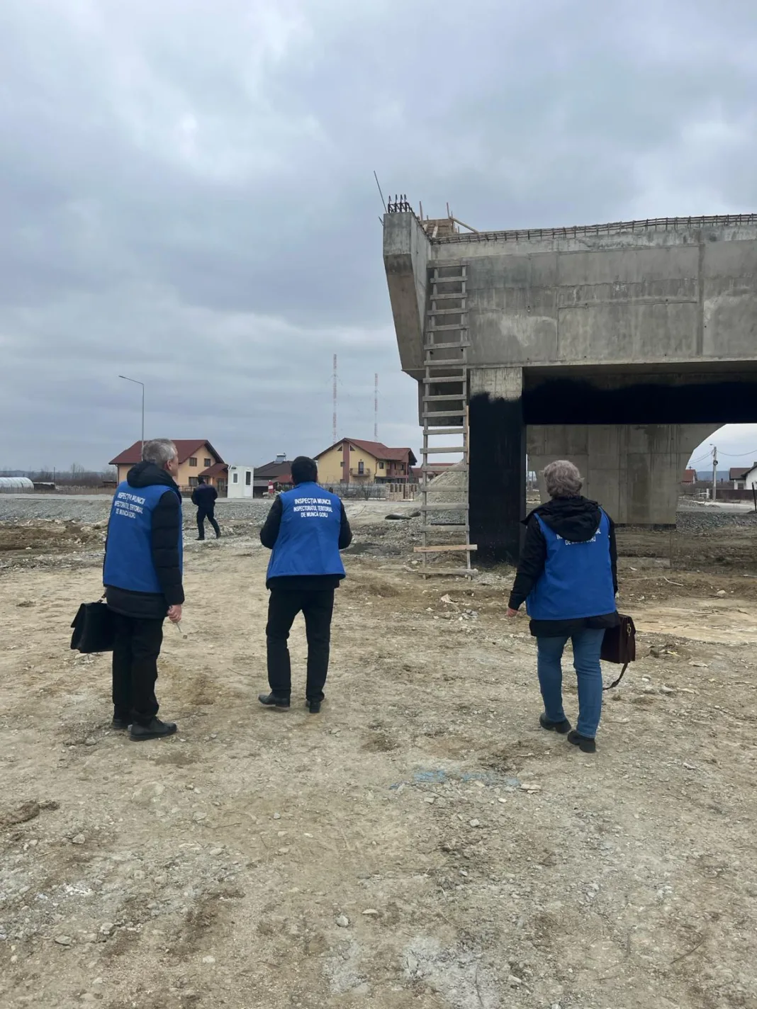 Firmă de construcții din Motru, amendată de ITM cu 60.000 de lei pentru muncă „la negru”