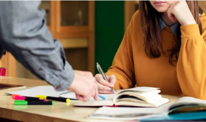 mediatie Profesor de 68 de ani, acuzat că a agresat sexual o elevă de 14 ani pe care o medita