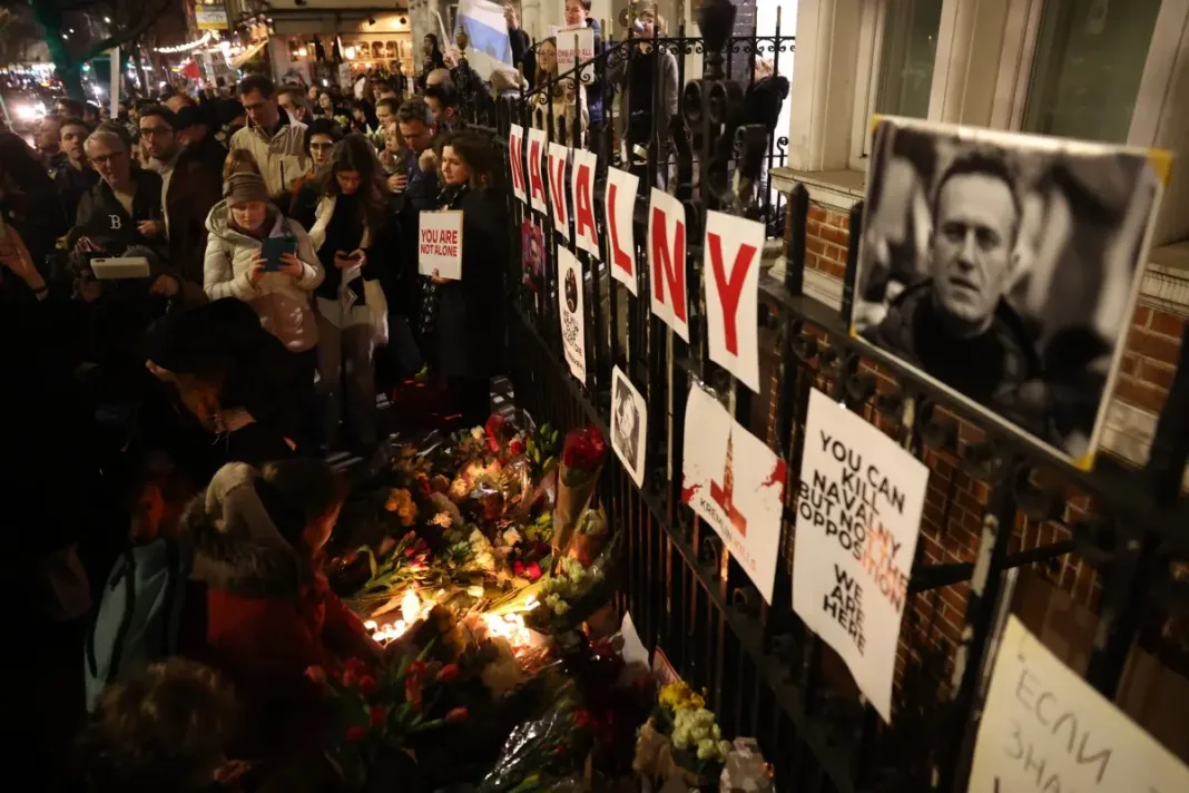 Peste 100 de persoane arestate la manifestările de comemorare a lui Navalnîi în Rusia