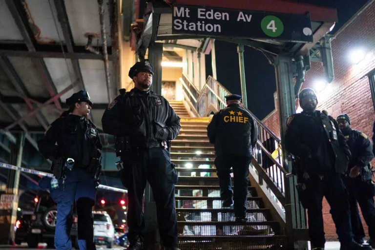 Un mort și cinci răniți într-un atac în stația de metrou Bronx