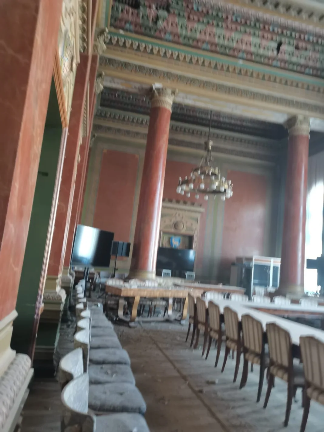 Prefectura Gorj este lăsată crăpată