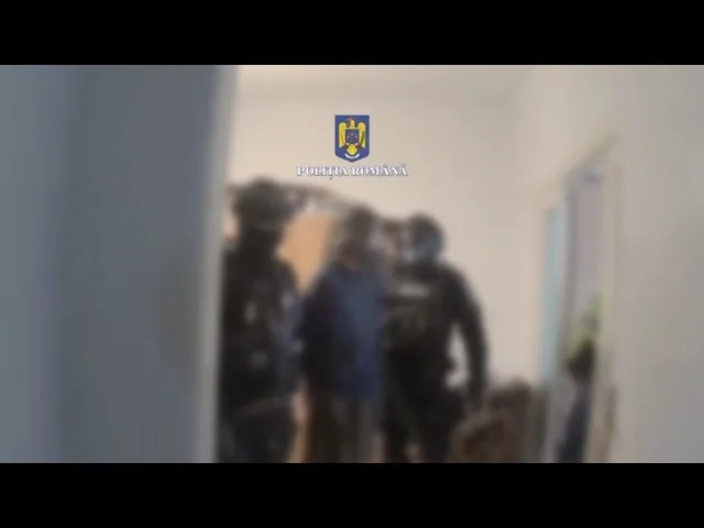 Bărbat salvat de polițiști din mâinile fiului său