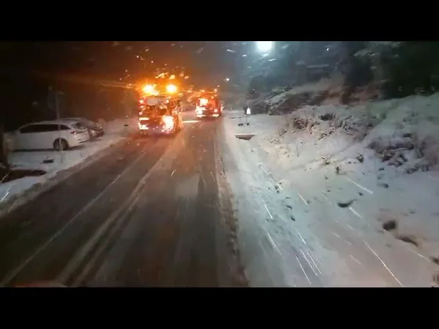 (VIDEO) Patru utilaje de deszăpezire intervin la Rânca