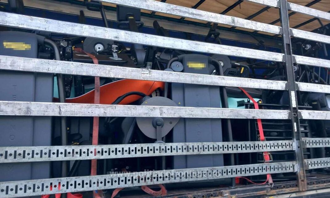 Unul din cele 10 tiruri încărcate cu deșeuri