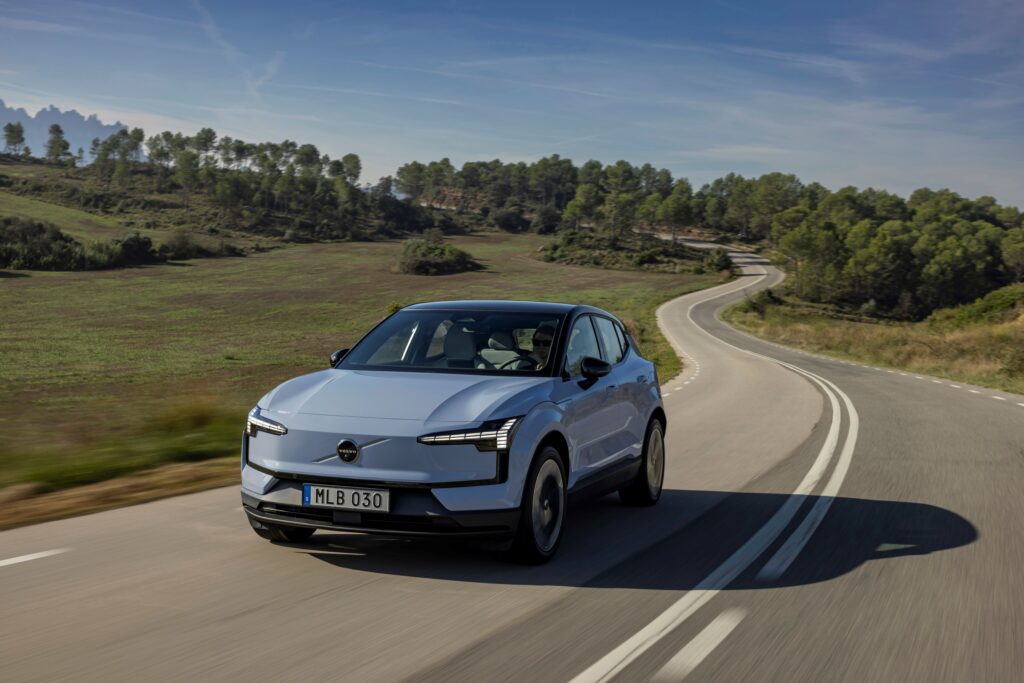 Simode a lansat la Craiova noul SUV electric Volvo EX30