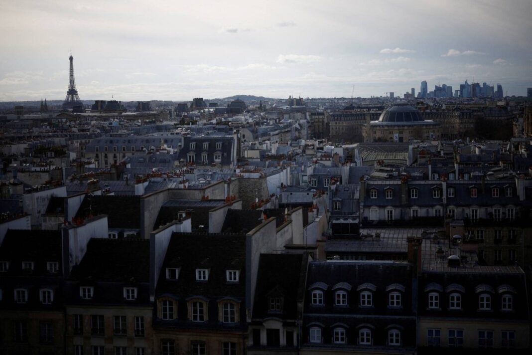 Nouă persoane, arestate după atacul unei secții de poliție dintr-o suburbie a Parisului