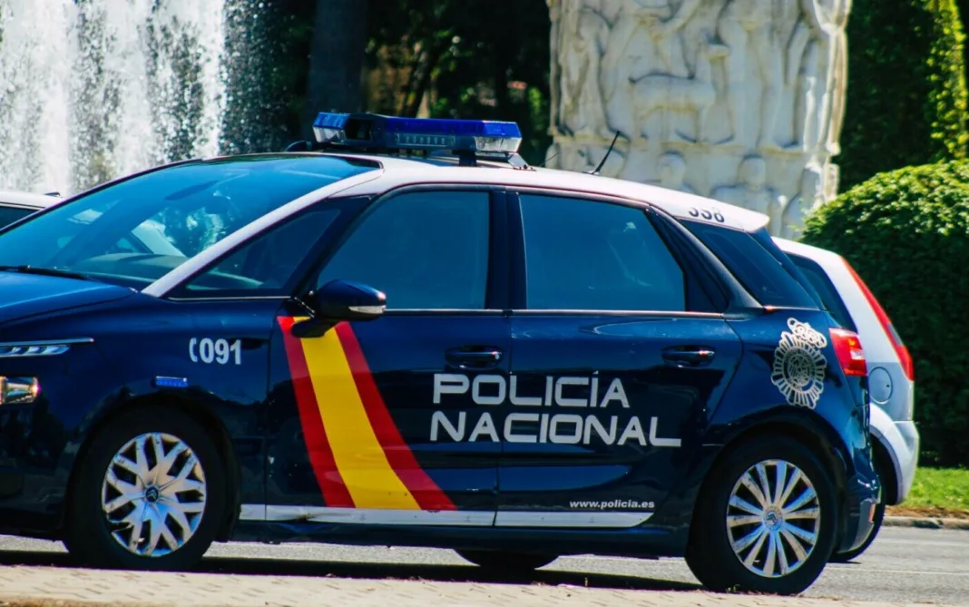 Un român beat la volan și fără permis a lovit intenționat cu mașina doi polițiști din Spania