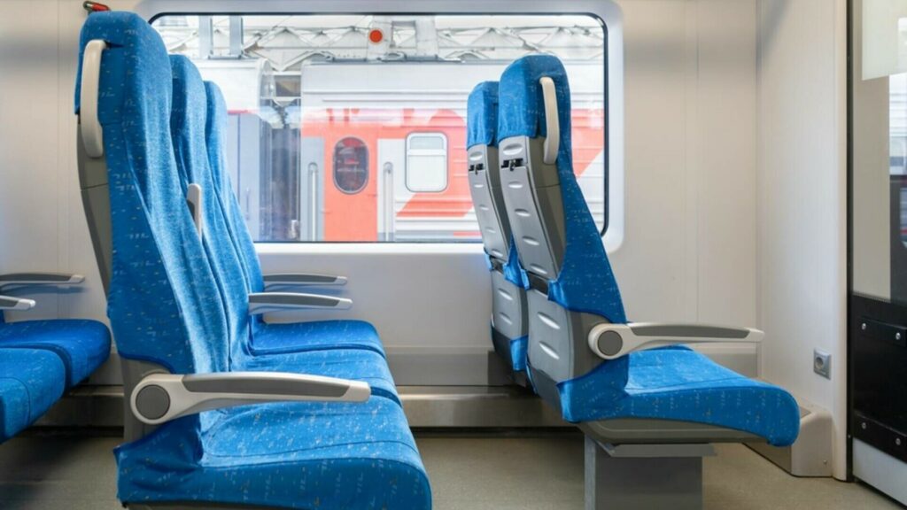CFR renunţă la ideea de a da jos din tren pasagerii cu boli contagioase