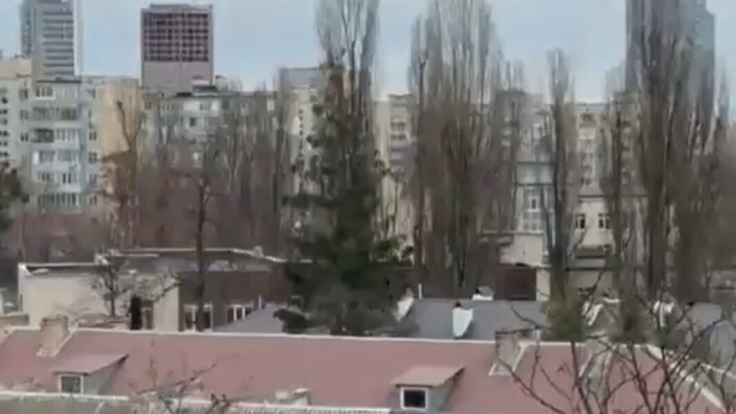 Kievul este atacat cu rachete hipersonice de Rusia
