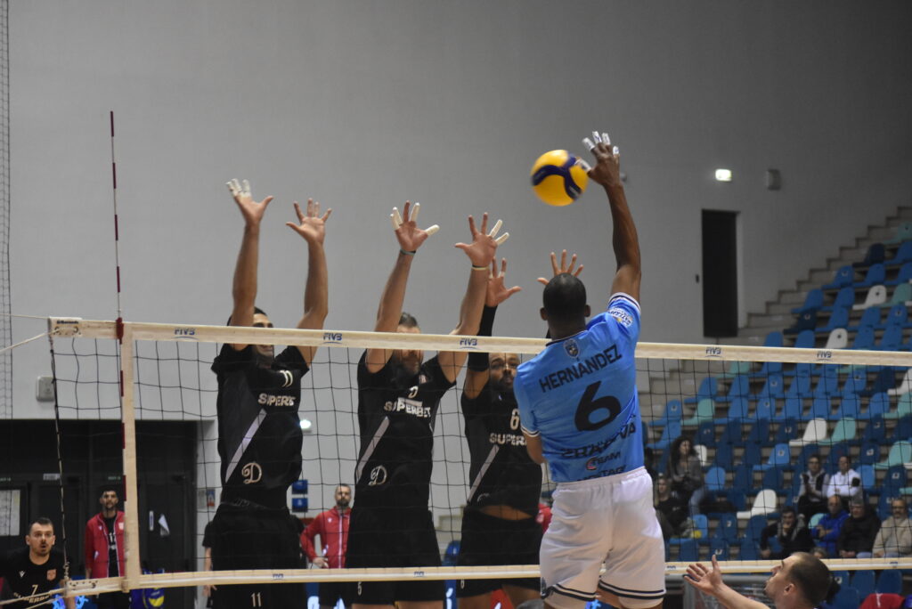 Volei (m) / Jos pălăria, începe bucuria! SCMU Craiova a făcut un meci uriaș cu Dinamo