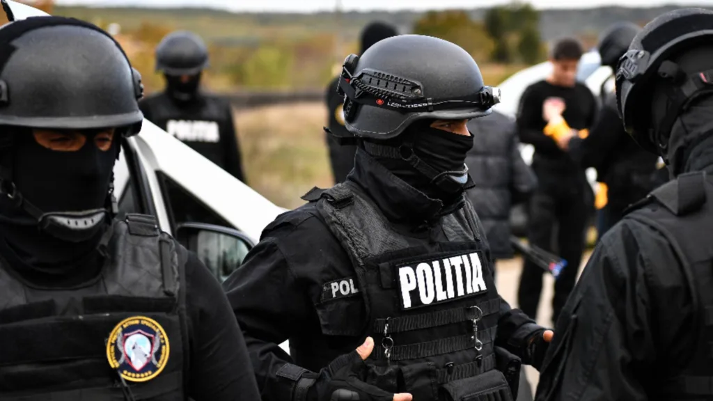 Percheziţii la o grupare care închiria maşini de lux în Marea Britanie, le aducea în România şi le dezmembra