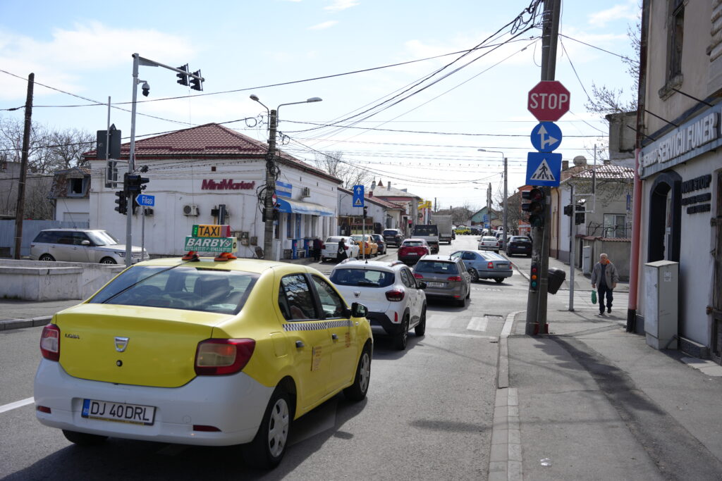 Craiovenii, blocaţi în trafic din cauza noilor semafoare