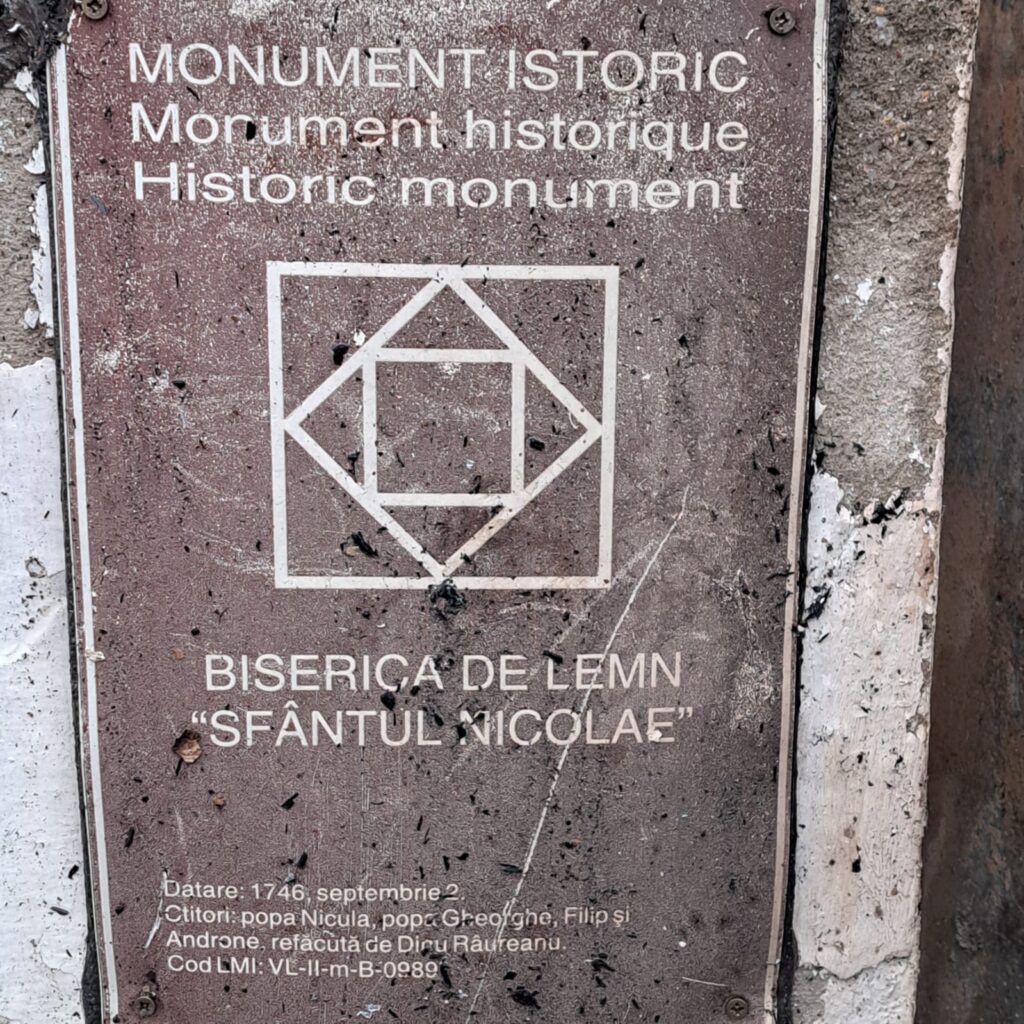(VIDEO) Un monument istoric, cuprins de flăcări în Râmnicu Vâlcea
