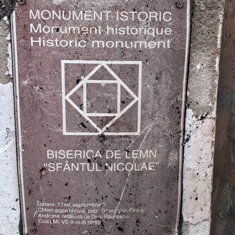 (VIDEO) Un monument istoric, cuprins de flăcări în Râmnicu Vâlcea