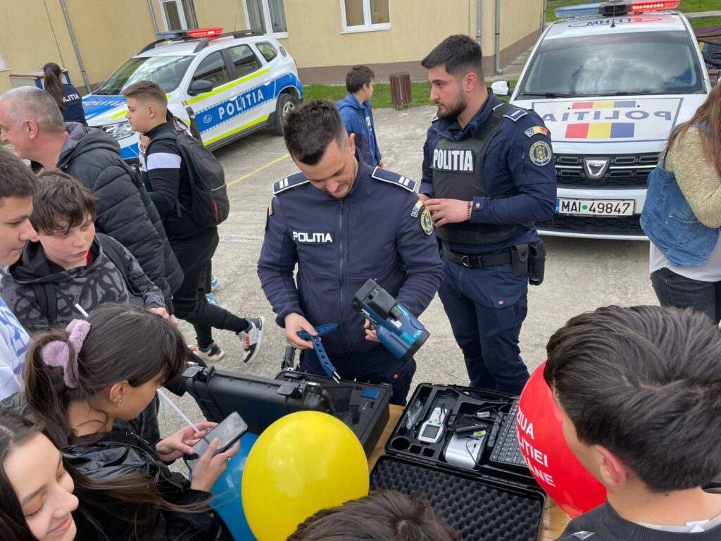 (VIDEO) Porți Deschise la subunitățile de poliție din Mehedinți