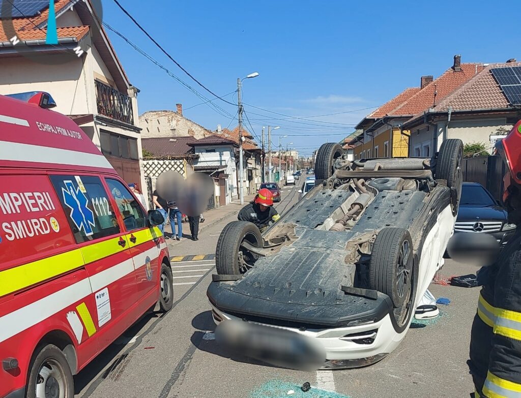 Mehedinți: Două persoane, rănite după coliziunea dintre două autoturisme