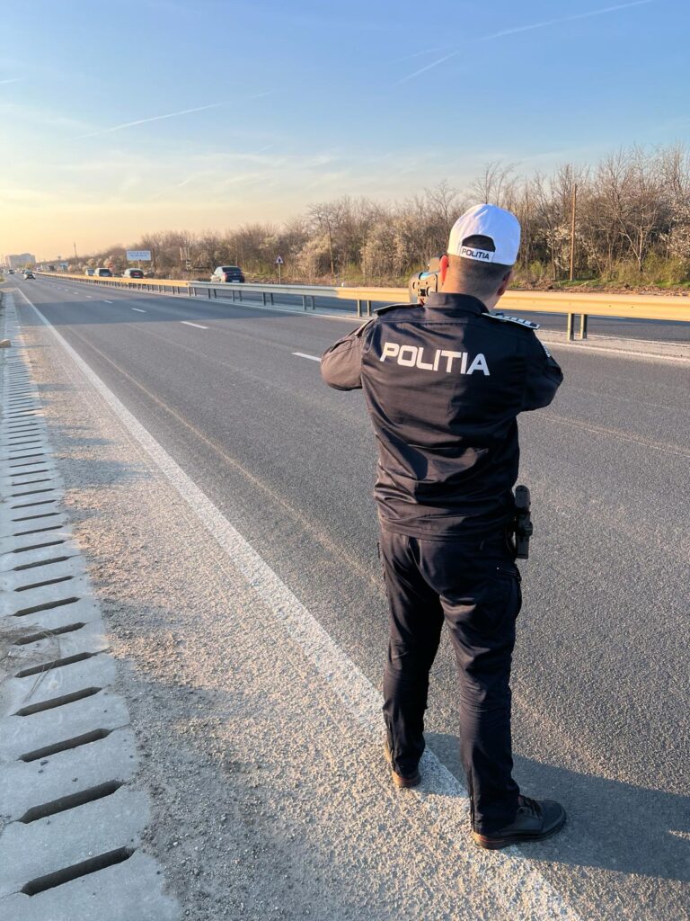 Șmecherie la volan. Un bărbat și o femeie au făcut schimb de locuri când i-a oprit poliția