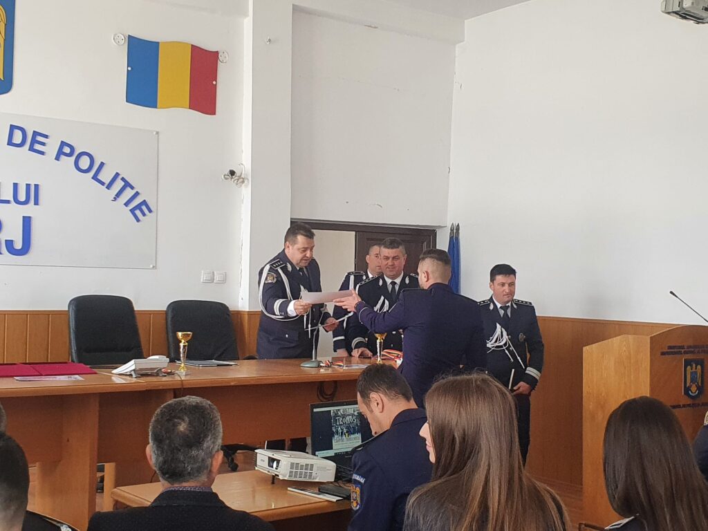 106 polițiști, avansați în grad la IPJ Gorj