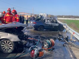 Accident cu patru victime în Bucovăț. Un autoturism a luat foc