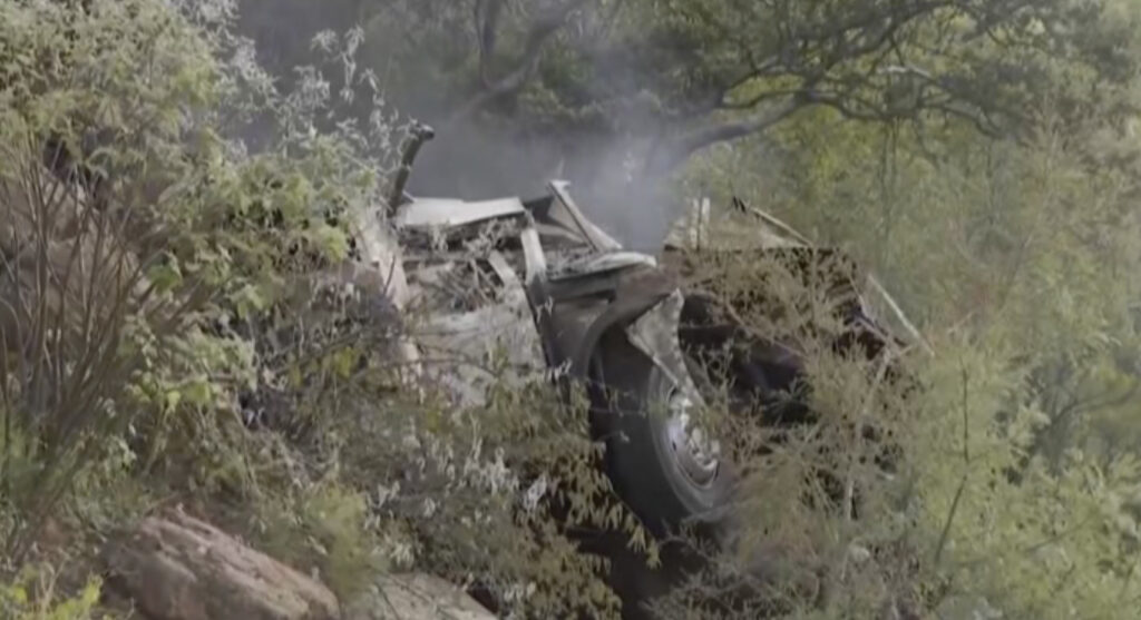 (VIDEO) O fetiță de 8 ani, singura supraviețuitoare a unui accident de autobuz din Africa de Sud. 45 de oameni au murit