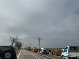 Șofer rănit după ce două mașini s-au ciocnit în Râmnicu Vâlcea