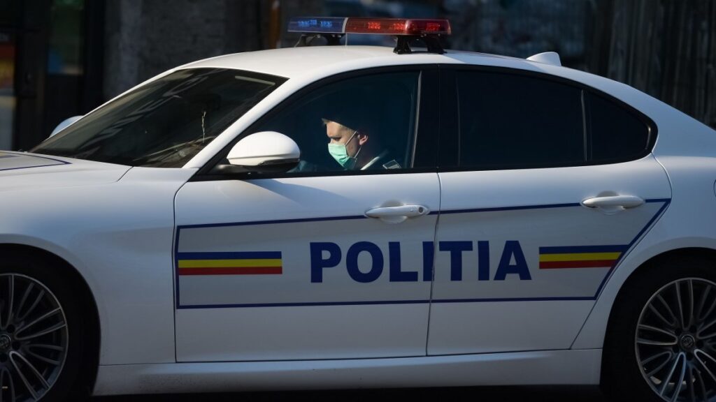 Mehedinţi: A intrat cu autoutilitara pe care o conducea într-un cap de pod