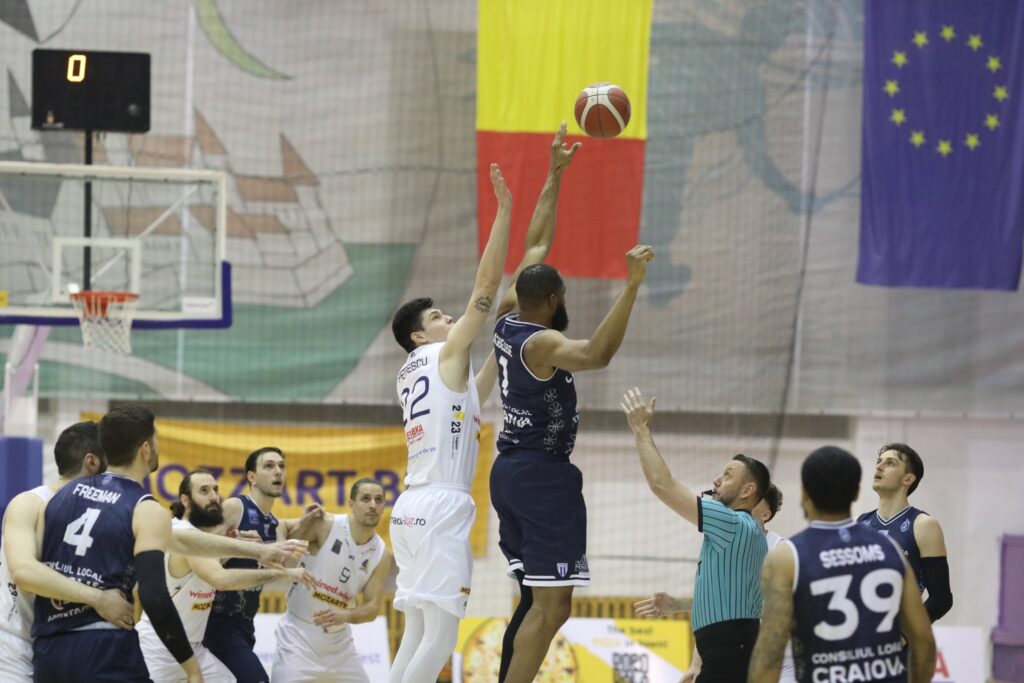 Baschet (m) / SCMU Craiova încheie seria 11-18 cu un duel tare în propriul fief