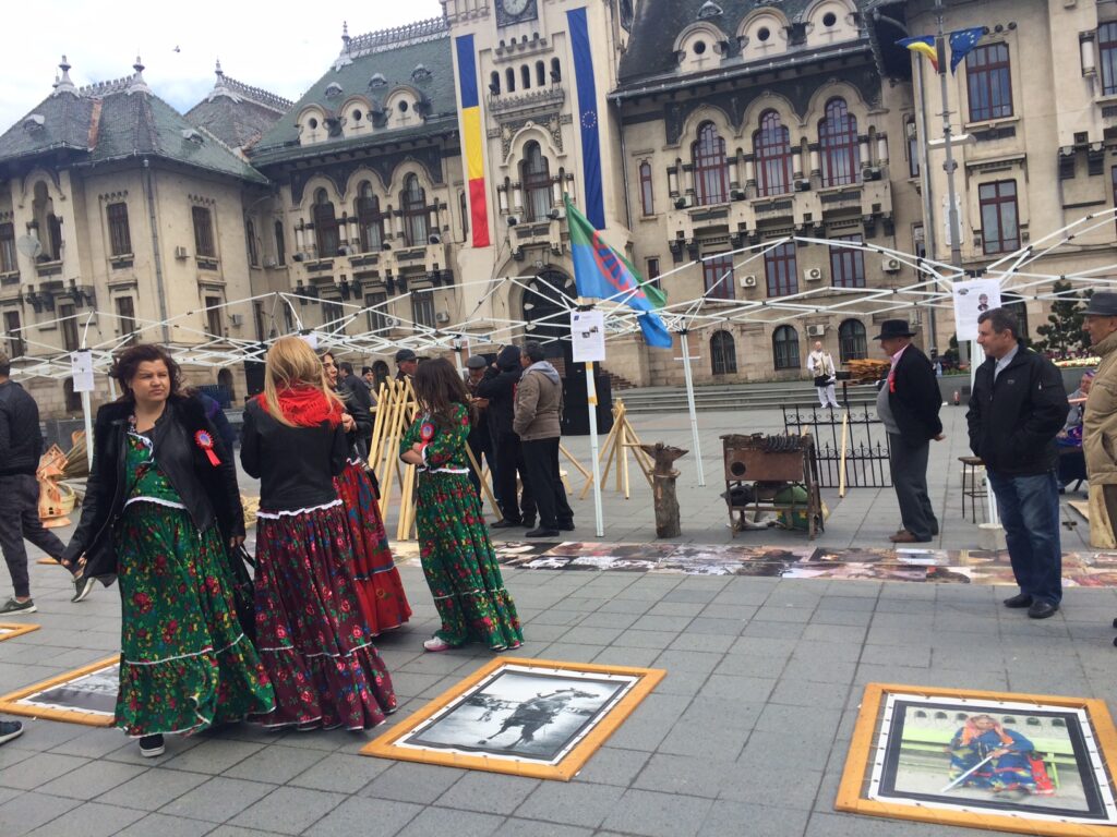 Primăria Craiova dă bani romilor de ziua lor