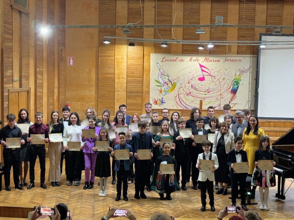 Aproape 100 de participanți la concursul pentru tineri pianiști Craiova Piano, ediția 2024