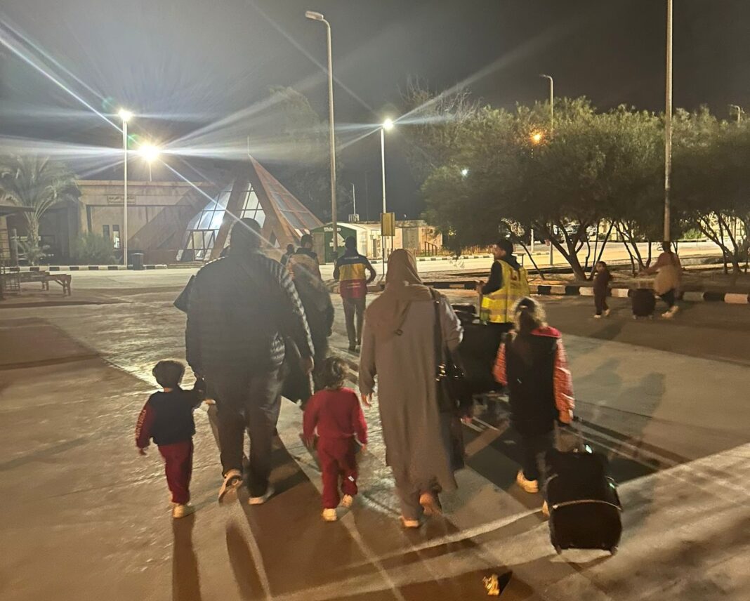 9 români împreună cu membrii de familie au fost evacuași din Fâșia Gaza