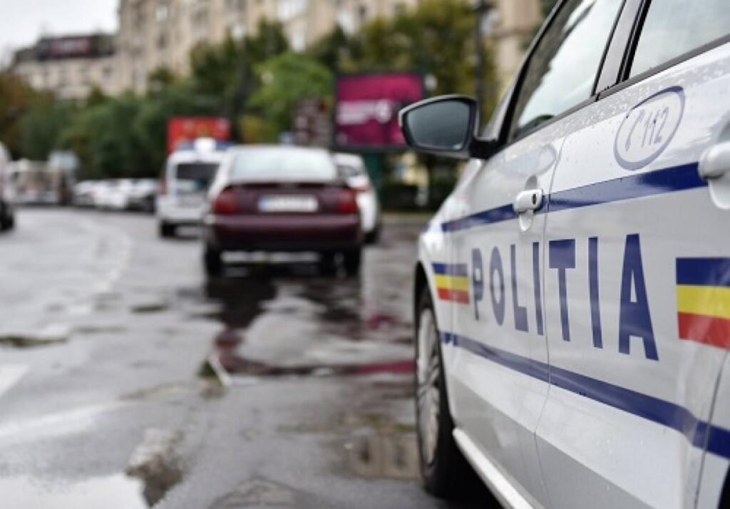 Târgu Jiu: Un tânăr fără permis auto a făcut accident după ce nu a oprit la semnalul polițiștilor