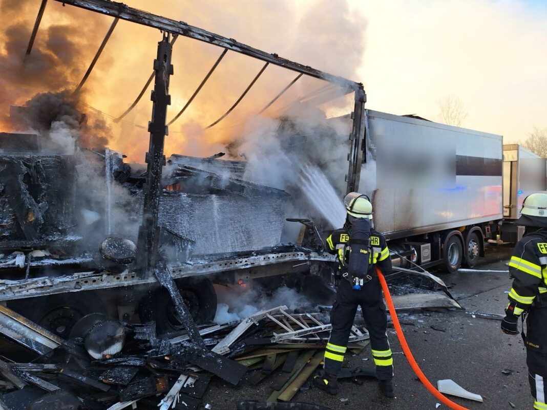 Un șofer român de TIR a murit ars de viu după ce a intrat în alt TIR pe o șosea din Germania
