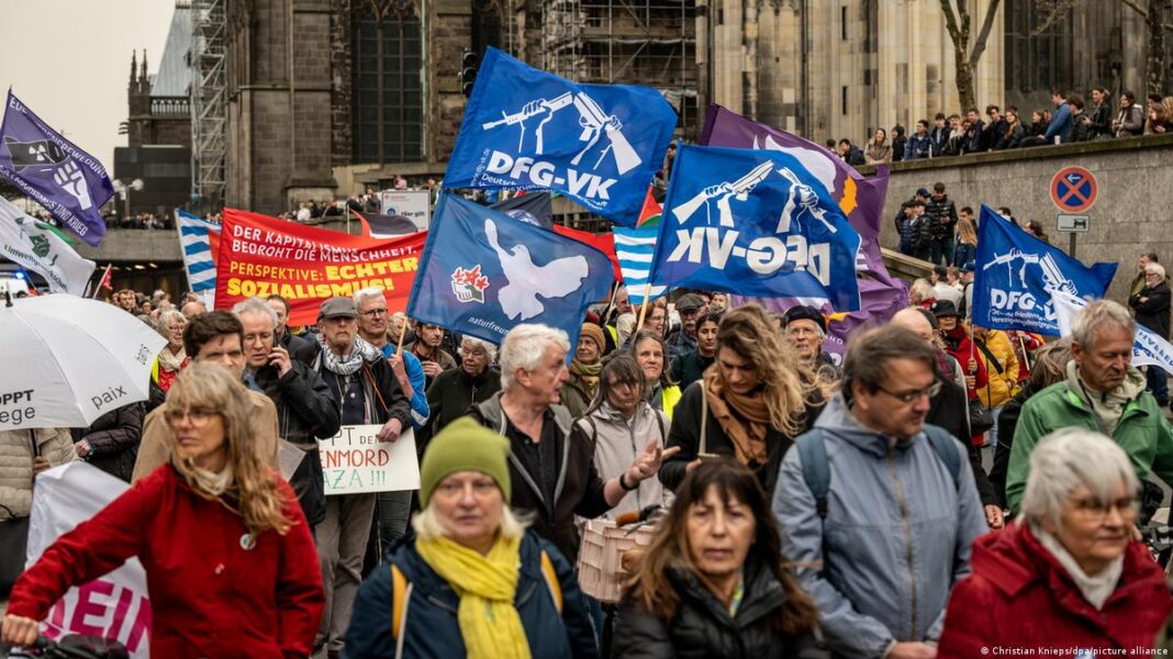 Mii de persoane au participat la marșuri pentru pace în Germania, înainte de Paştele Catolic