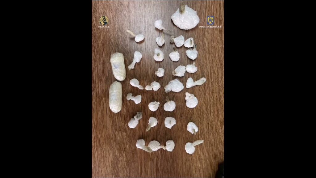 Minori prinși în flagrant în timp ce vindeau cocaină în apropierea unei școli din Târgu Jiu