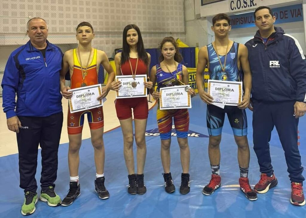 Lupte / LPS Petrache Trișcu, performer la CN Școlar! Mihalcea, campion național