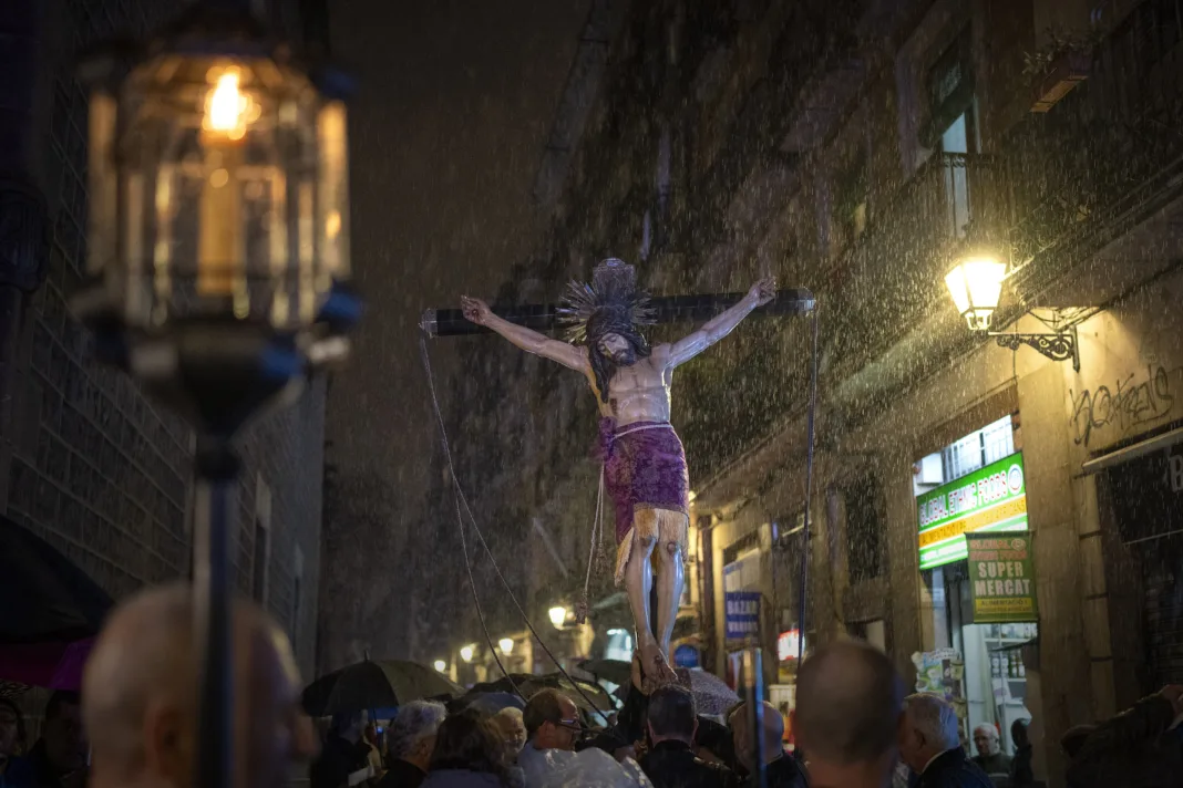 O procesiune de rugăciuni pentru ploaie din Spania, întreruptă din cauza ploii