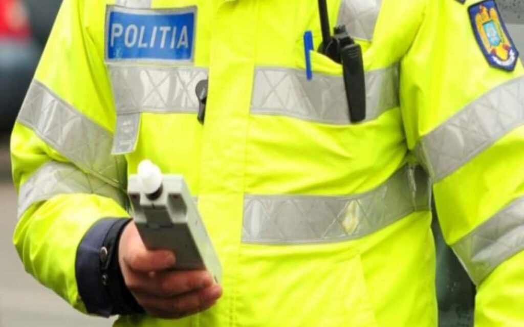 Polițist prins băut la volan