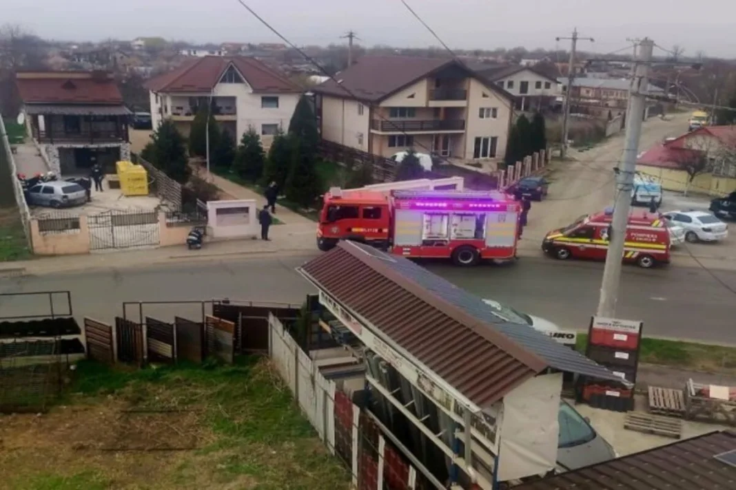 politist baut Un poliţist băut a intrat cu maşina personală prin gardurile a două case