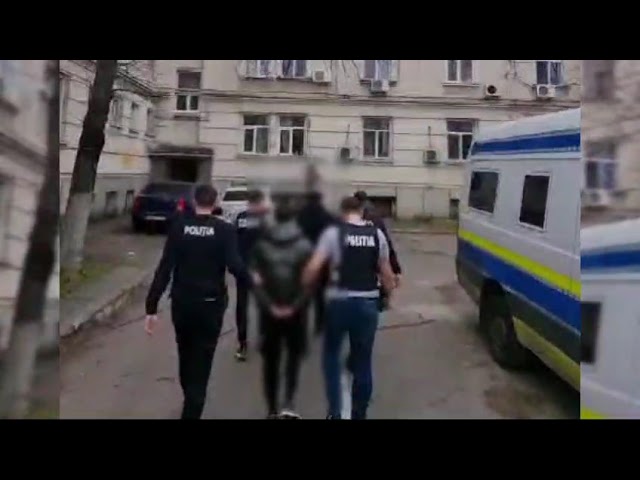 (VIDEO) Doi bărbaţi, reţinuţi după ce au vandalizat magazinul clubului FCU Craiova 1948