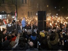 Mii de oameni au protestat marți la Budapesta