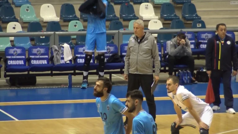 Volei (m) | SCMU Craiova luptă pe terenul echipei Unirea Dej