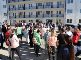 72 de beneficiari ai locuințelor sociale din Ostroveni au primit cheile apartamentelor