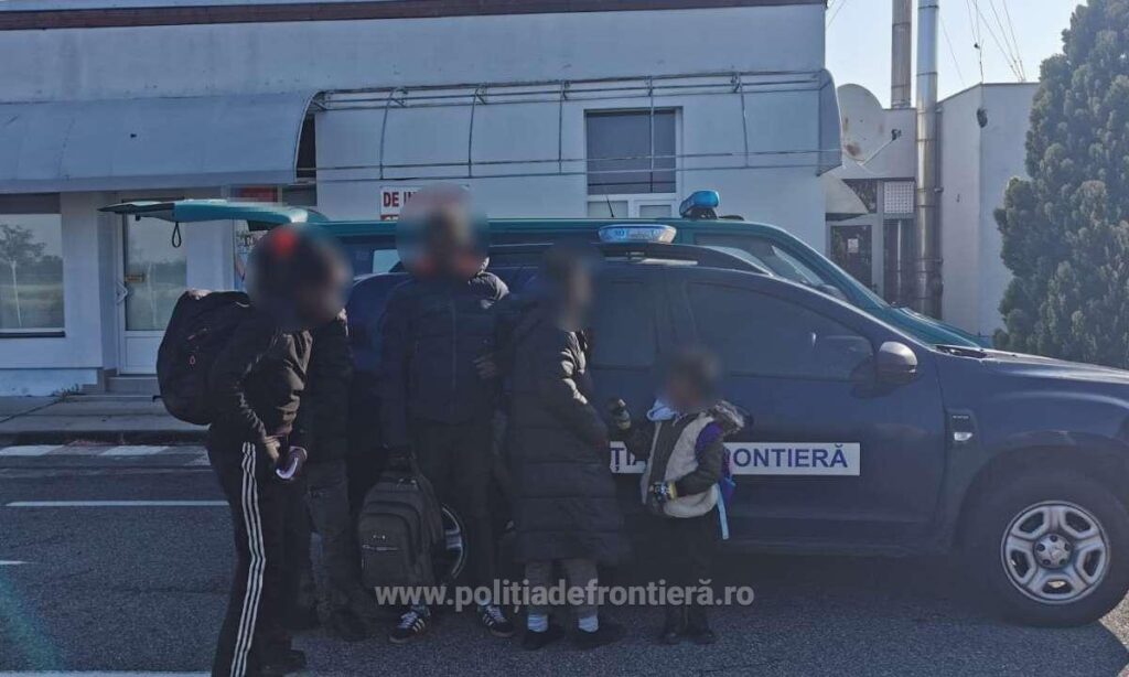 O familie din Camerun depistată ascunsă într-un mijloc de transport la PTF Moraviţa